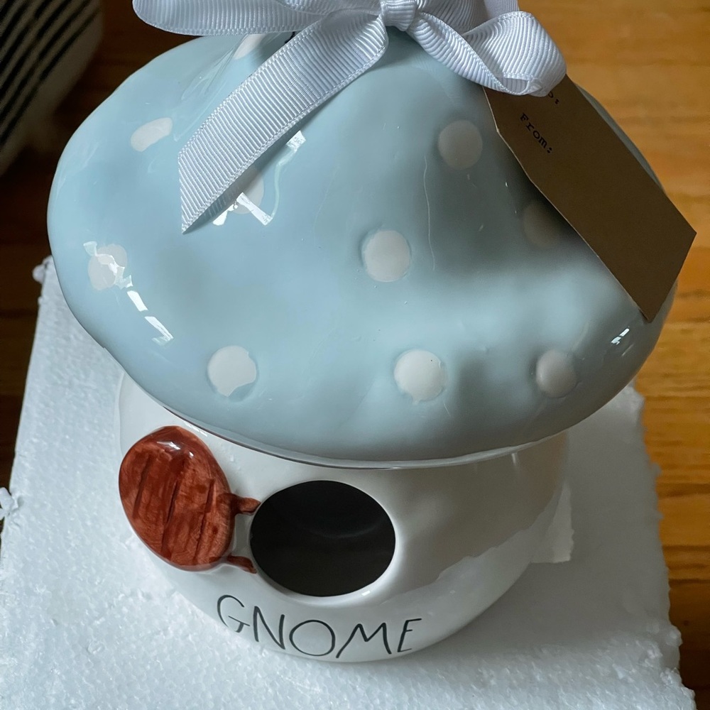 GNOME RAE DUNN BIRD FEEDER